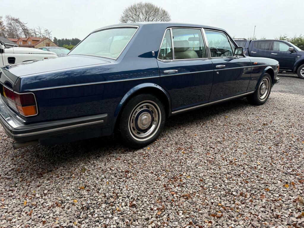 Rolls-Royce Silver Spirit Saloon Red #37