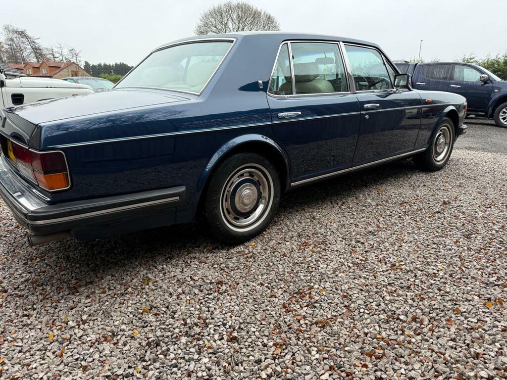 Rolls-Royce Silver Spirit Saloon Red #41