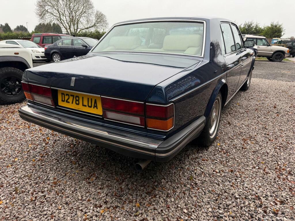 Rolls-Royce Silver Spirit Saloon Red #36