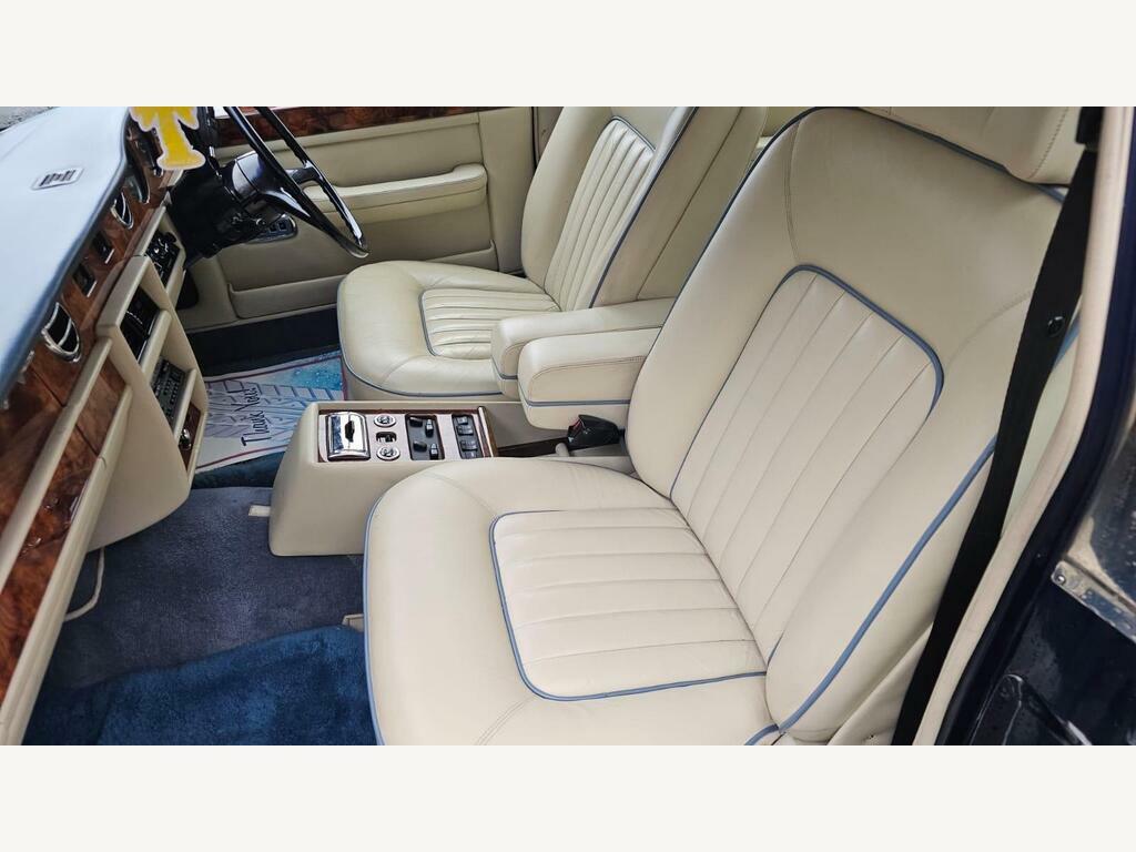 Rolls-Royce Silver Spirit Saloon Red #67