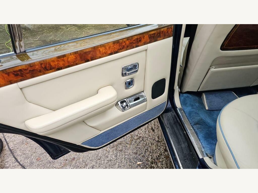 Rolls-Royce Silver Spirit Saloon Red #60