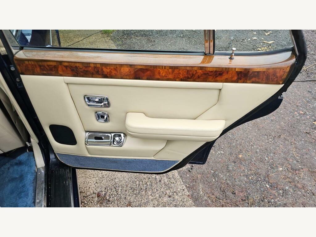 Rolls-Royce Silver Spirit Saloon Red #74