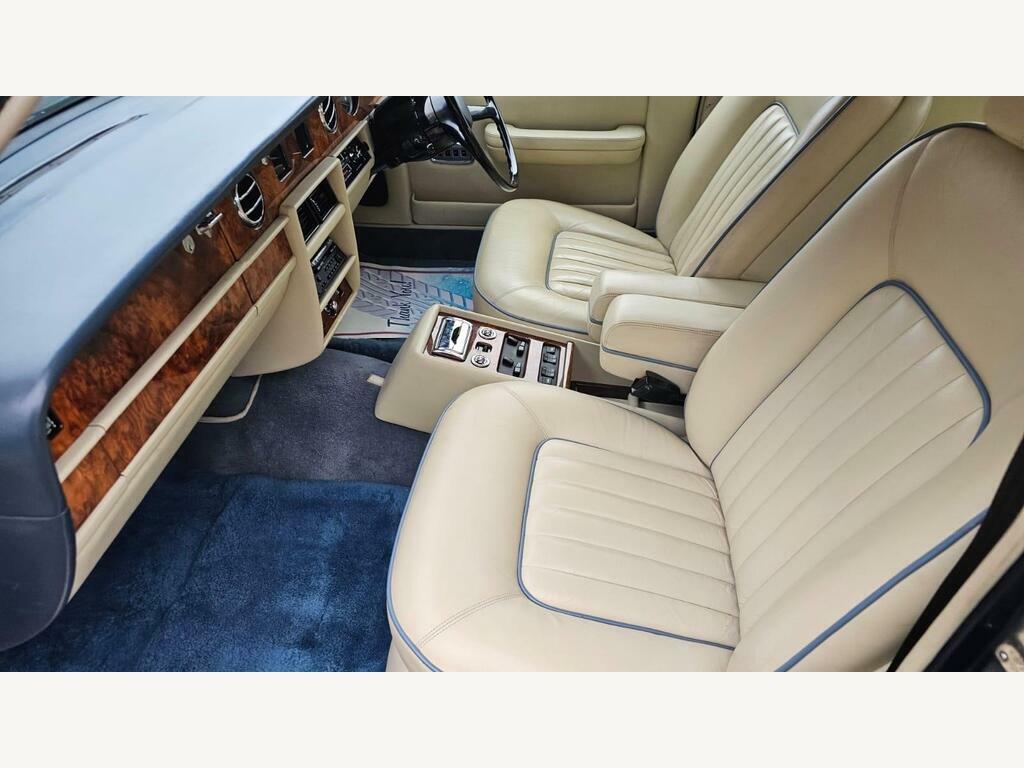 Rolls-Royce Silver Spirit Saloon Red #68