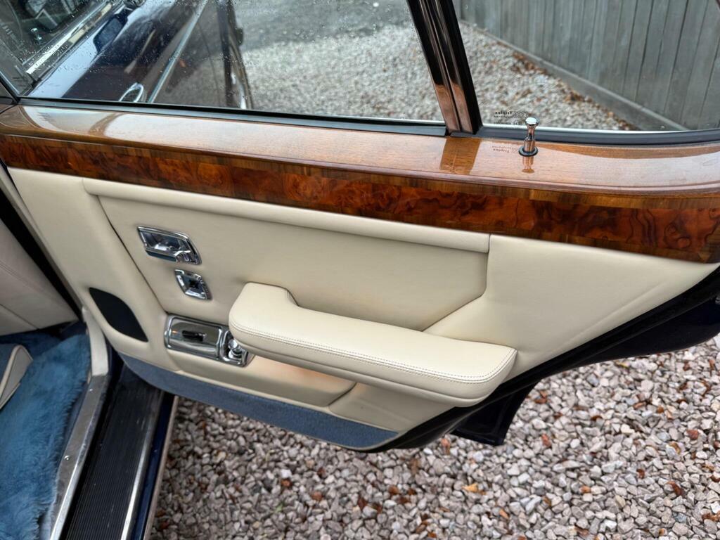 Rolls-Royce Silver Spirit Saloon Red #29
