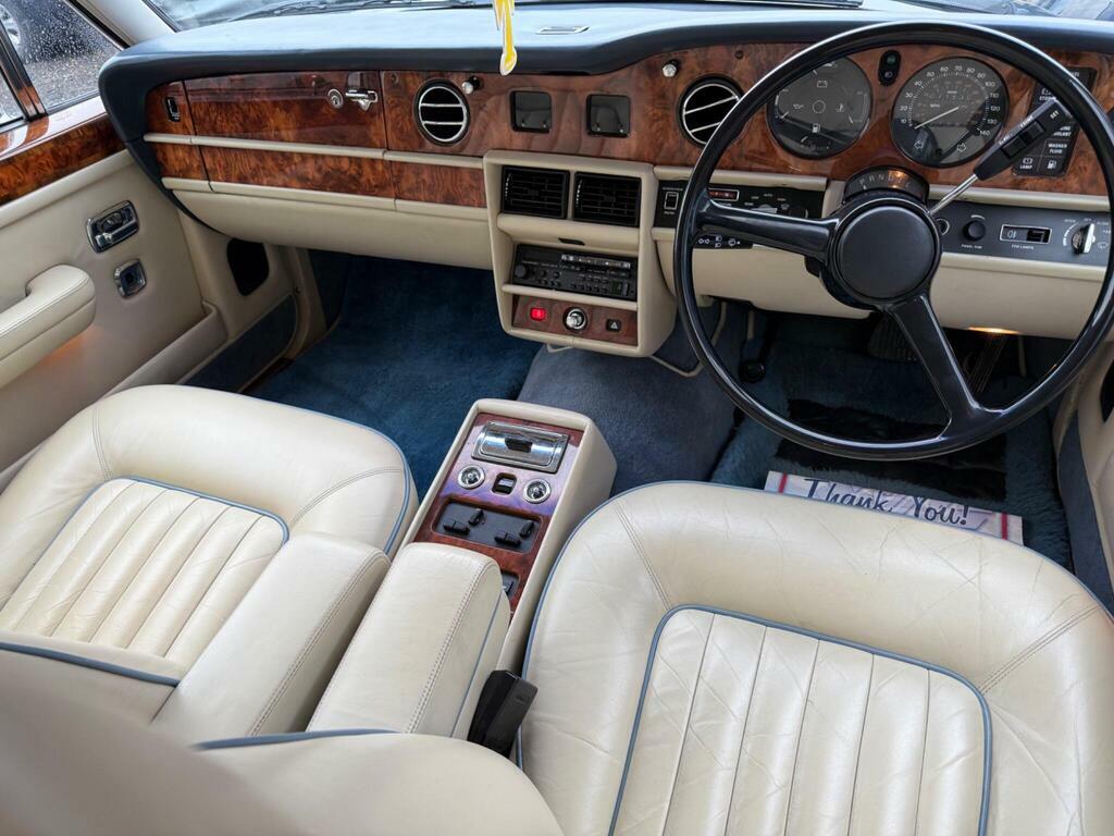 Rolls-Royce Silver Spirit Saloon Red #25