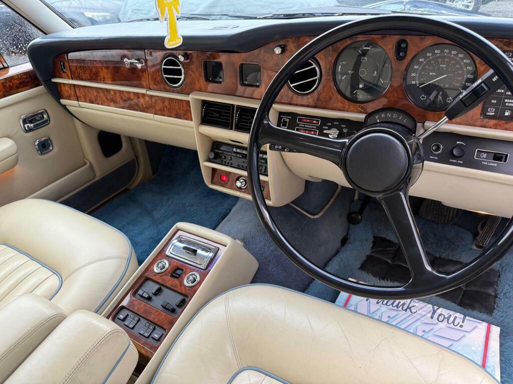Rolls-Royce Silver Spirit Saloon Red #24