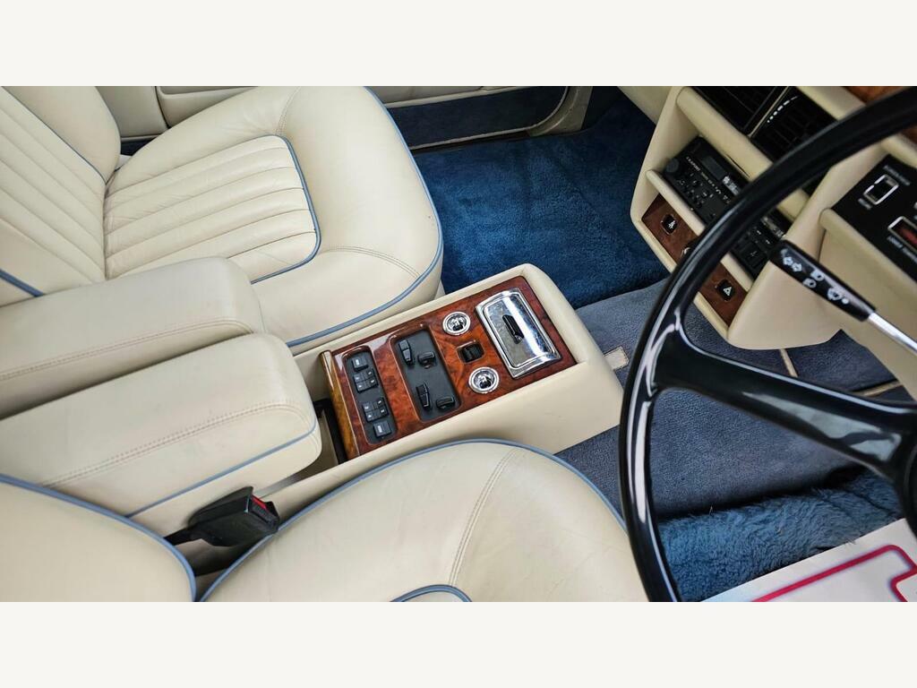 Rolls-Royce Silver Spirit Saloon Red #64