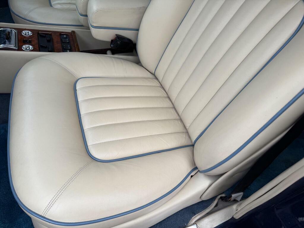 Rolls-Royce Silver Spirit Saloon Red #20