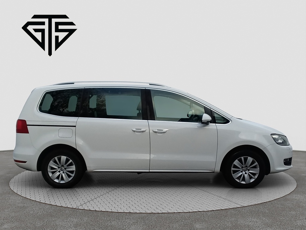 Volkswagen Sharan Mpv White #2