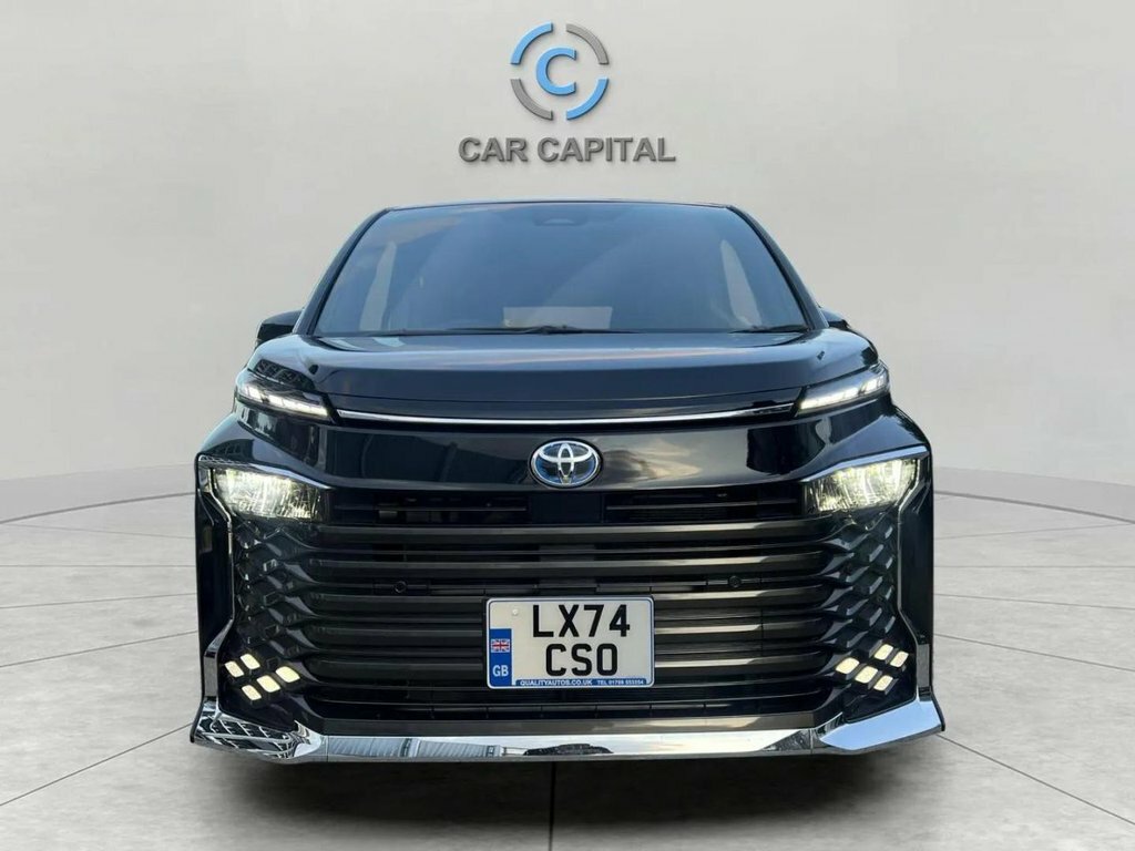 Toyota Noah 1.8 Hybrid  #1