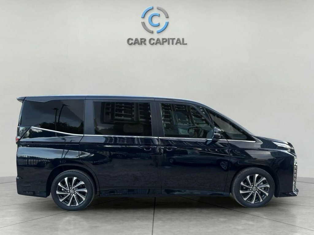 Toyota Noah 1.8 Hybrid  #3