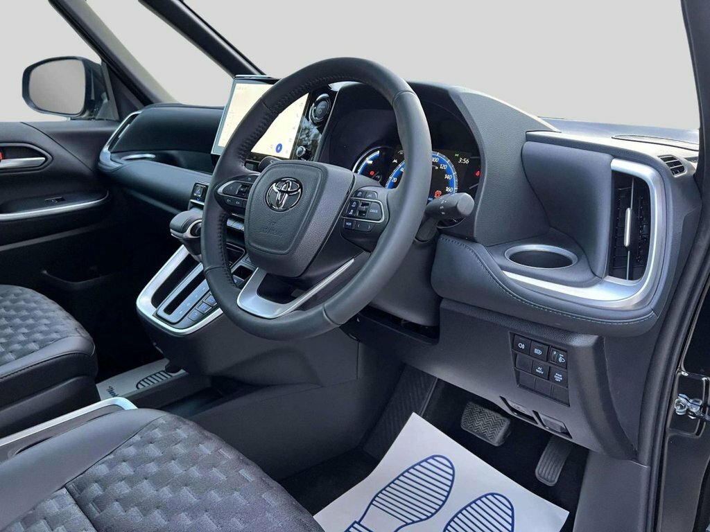 Toyota Noah 1.8 Hybrid  #20