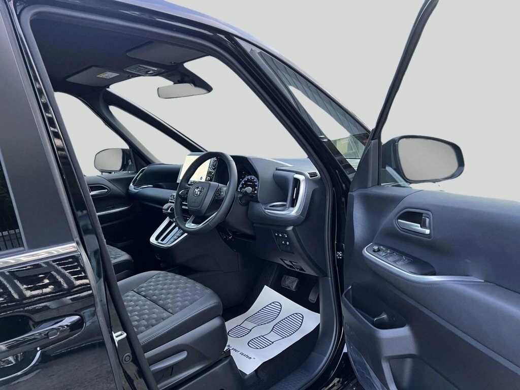 Toyota Noah 1.8 Hybrid  #18