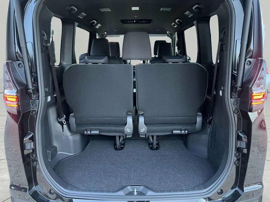 Toyota Noah 1.8 Hybrid  #5