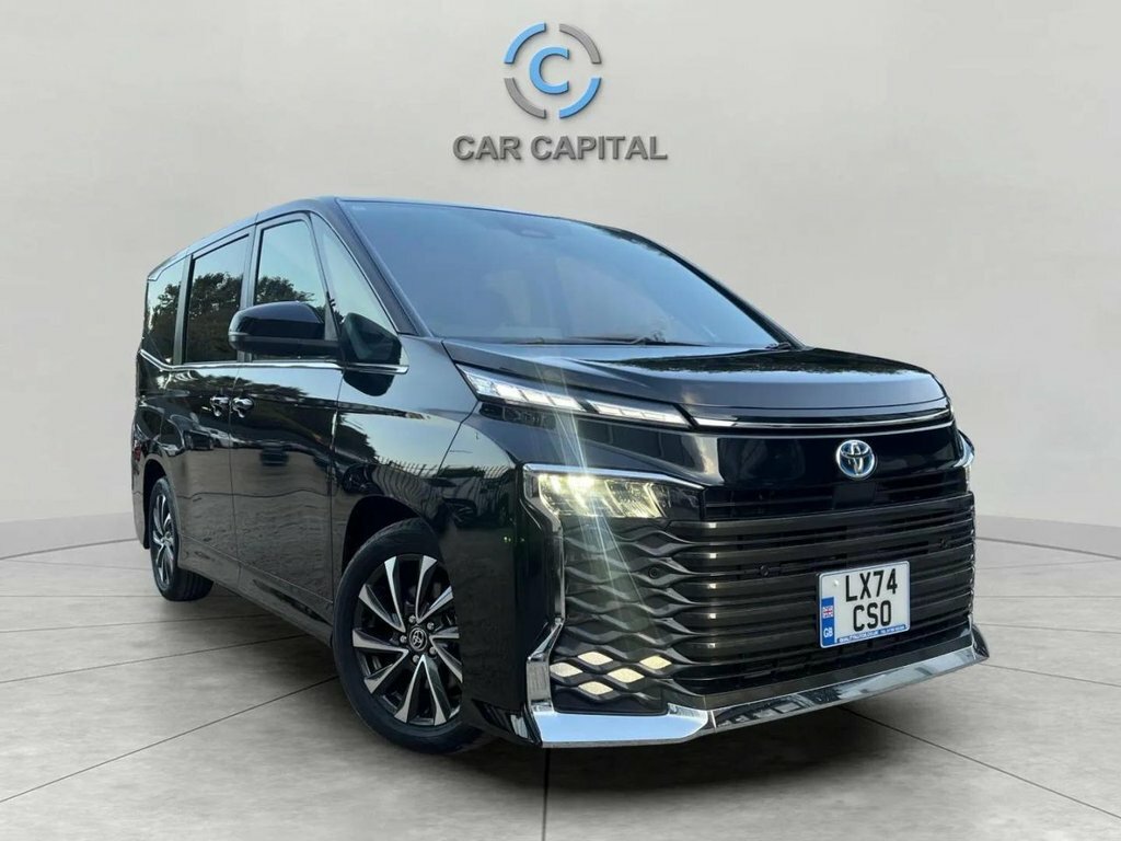 Toyota Noah 1.8 Hybrid  #2
