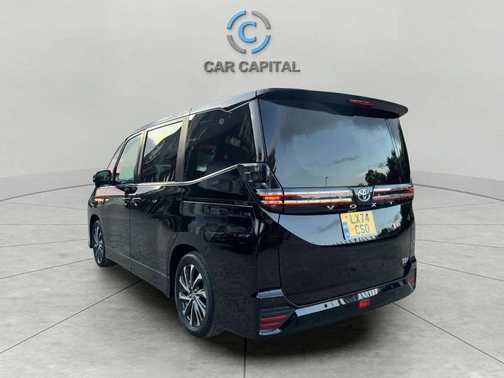 Toyota Noah 1.8 Hybrid  #8