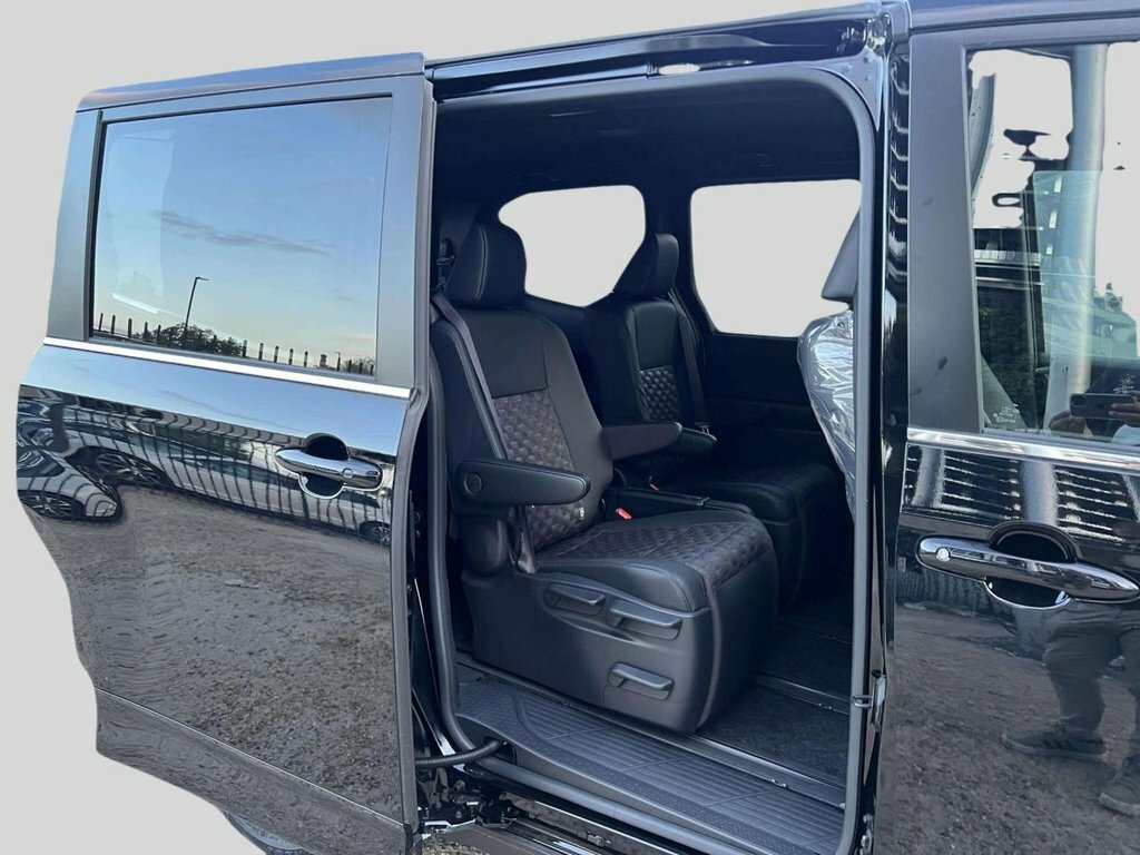 Toyota Noah 1.8 Hybrid  #14