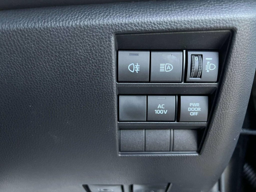 Toyota Noah 1.8 Hybrid  #22