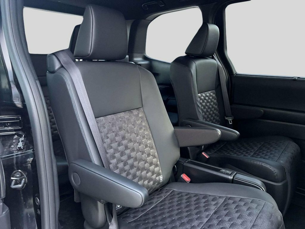 Toyota Noah 1.8 Hybrid  #15