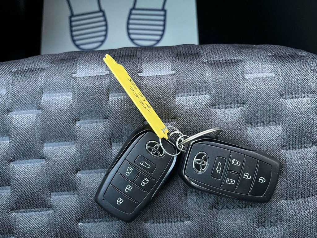 Toyota Noah 1.8 Hybrid  #32