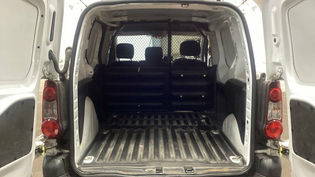 Peugeot Partner 1.6 Bluehdi 854 Professional MW17VPC White #4