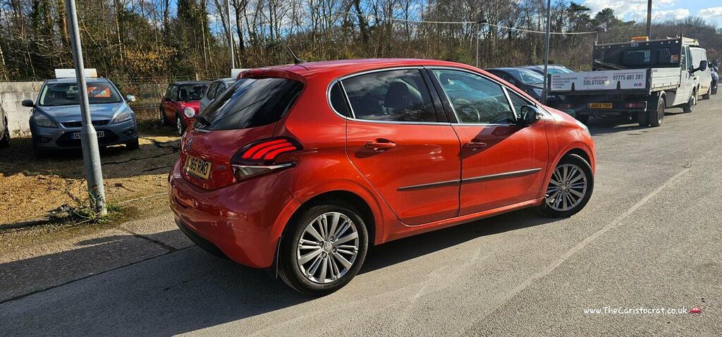 Peugeot 208 Hatchback 1.6 Bluehdi Allure 2015 GJ65RMO Orange #3