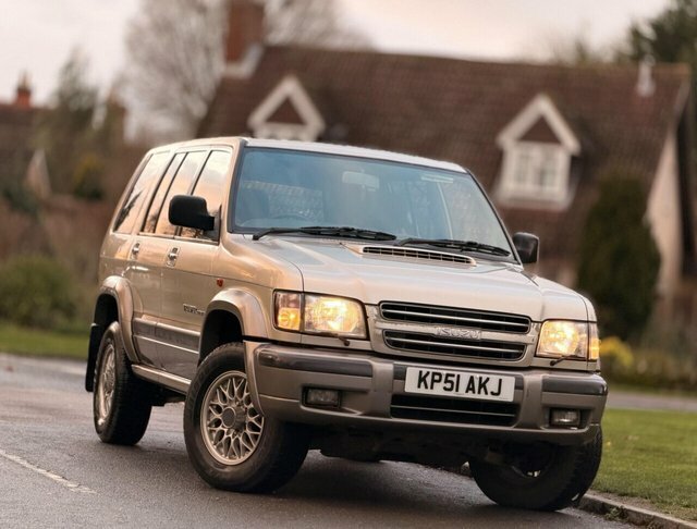 Isuzu Trooper 3.0 Swb Dt Duty Red #1