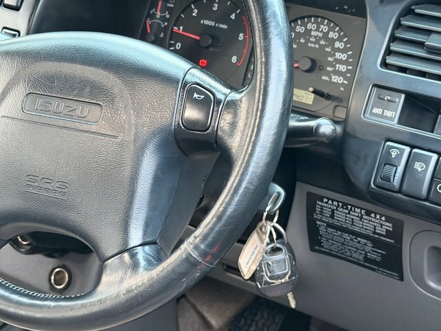 Isuzu Trooper 3.0 Swb Dt Duty Red #26