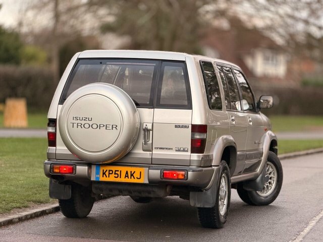 Isuzu Trooper 3.0 Swb Dt Duty Red #4