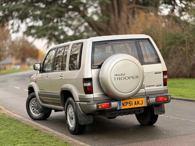 Isuzu Trooper 3.0 Swb Dt Duty Red #2