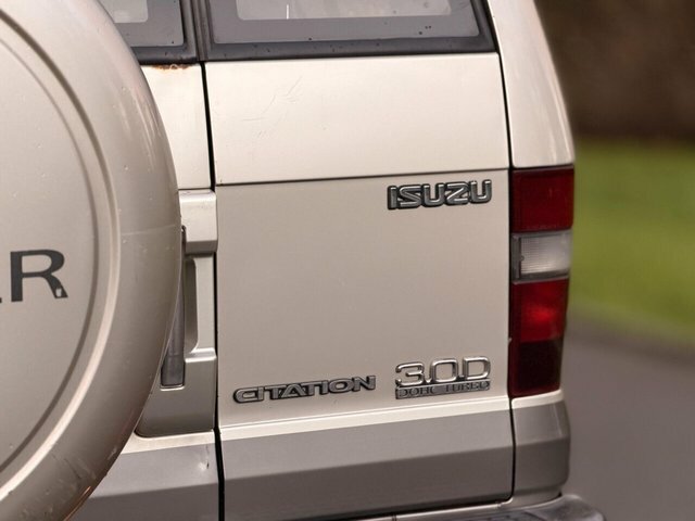 Isuzu Trooper 3.0 Swb Dt Duty Red #10