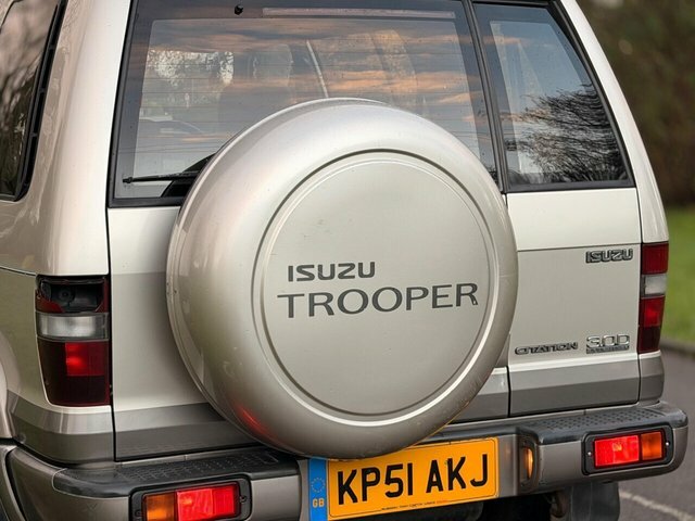 Isuzu Trooper 3.0 Swb Dt Duty Red #9