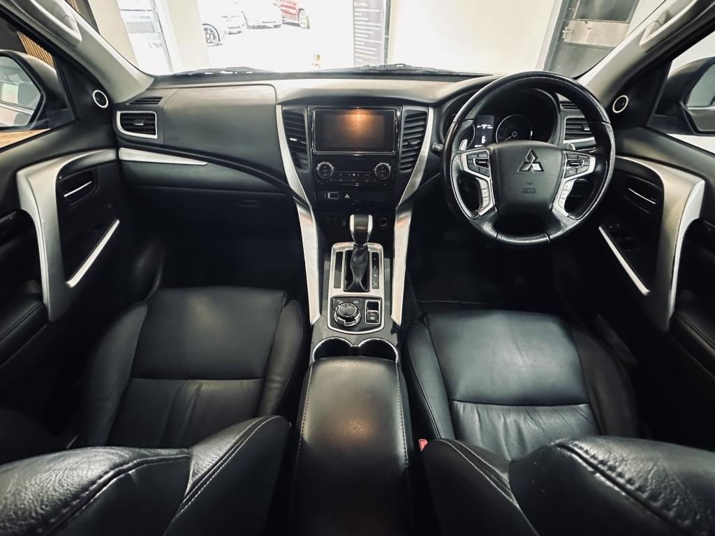 Mitsubishi Shogun Di-d 4 Black #15