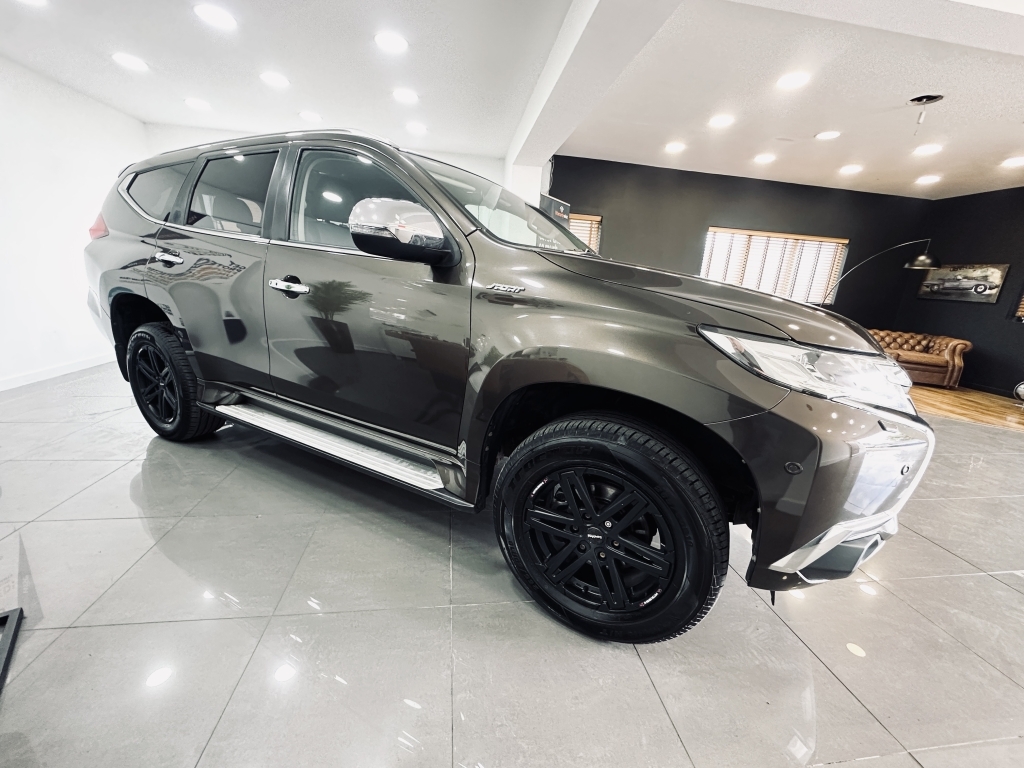 Mitsubishi Shogun Di-d 4 Black #5