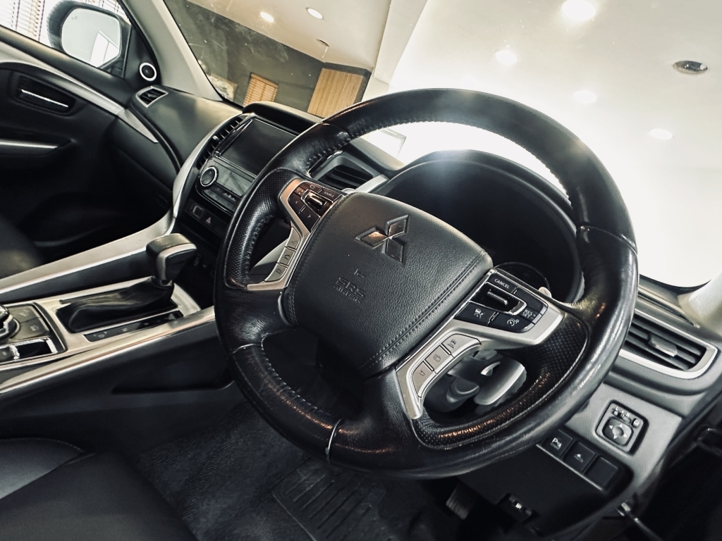 Mitsubishi Shogun Di-d 4 Black #11