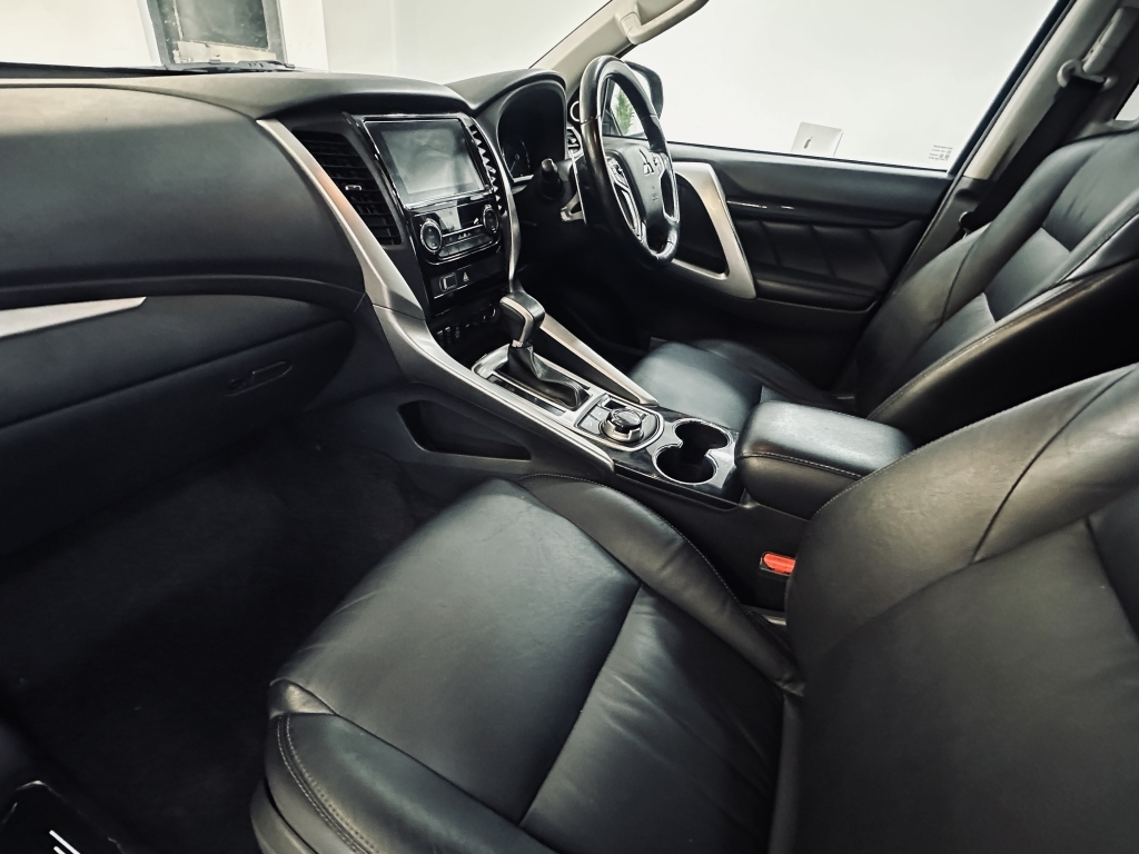 Mitsubishi Shogun Di-d 4 Black #9