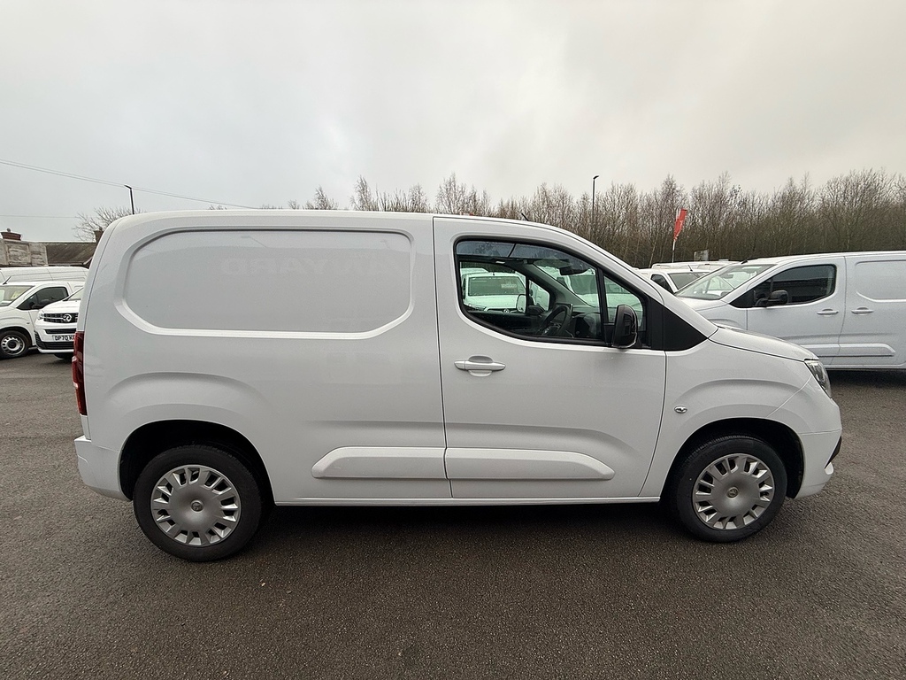 Vauxhall Combo 1.5 Turbo D 2300 Pro Swb Air Con 3 Seats Diese DT23BKE White #4