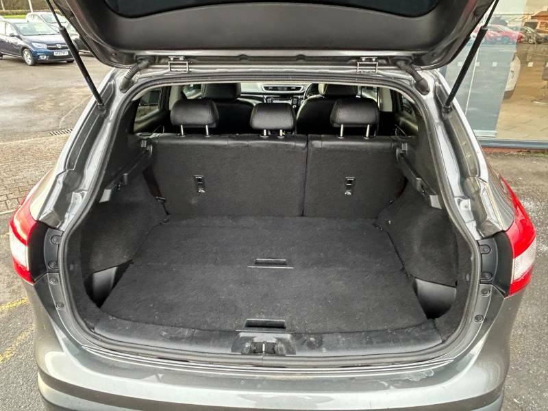 Nissan Qashqai+2 Acenta Dig-t Red #7