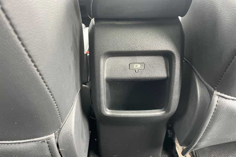 MG 44.5Kwh Exclusive Suv 143 Ps Black #44