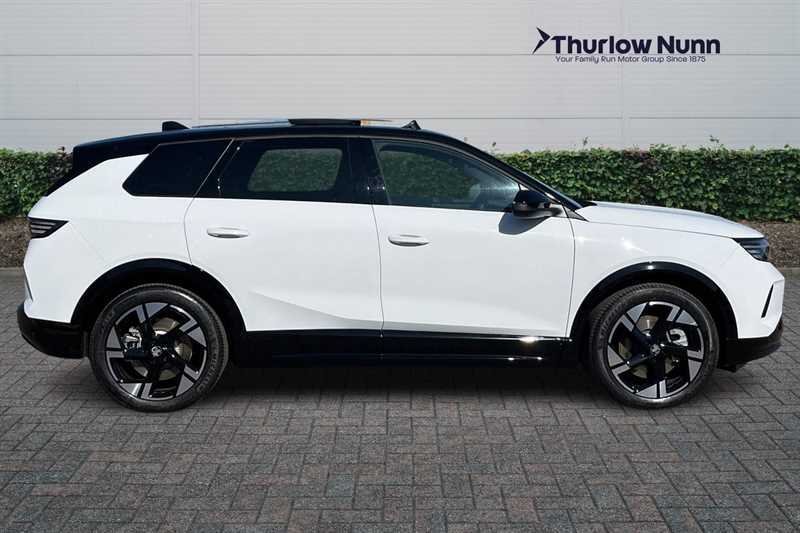 Vauxhall Grandland 73Kwh Ultimate Suv 213 Ps AK25MFF White #2