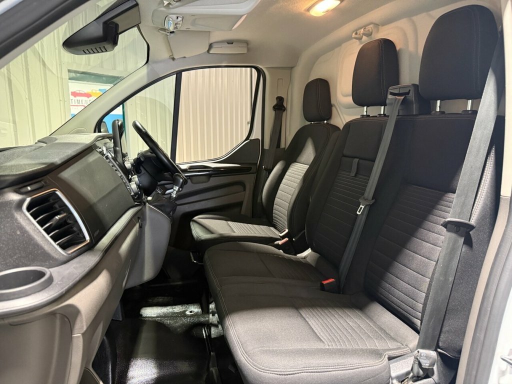 Ford Transit Custom 2L Limited YP71UXO White #5