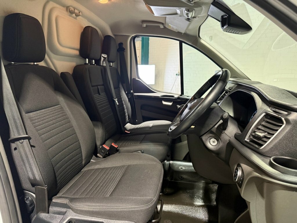 Ford Transit Custom 2L Limited YP71UXO White #4