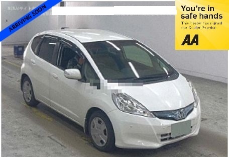 Honda Jazz Fit 1.3 Hybrid 201313 5 Seats Fresh Import White