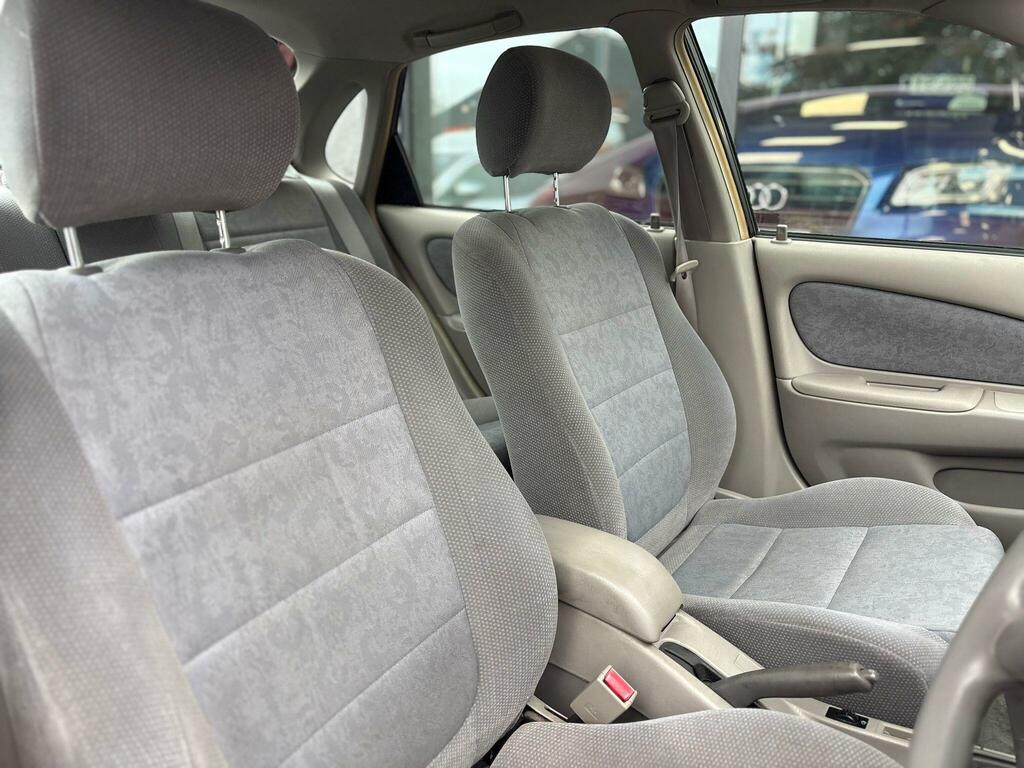Toyota Corolla Hatchback 1.4 Vida Limited Edition 2000X Silver #26
