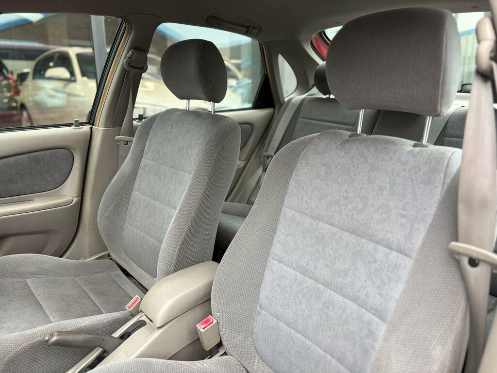 Toyota Corolla Hatchback 1.4 Vida Limited Edition 2000X Silver #30