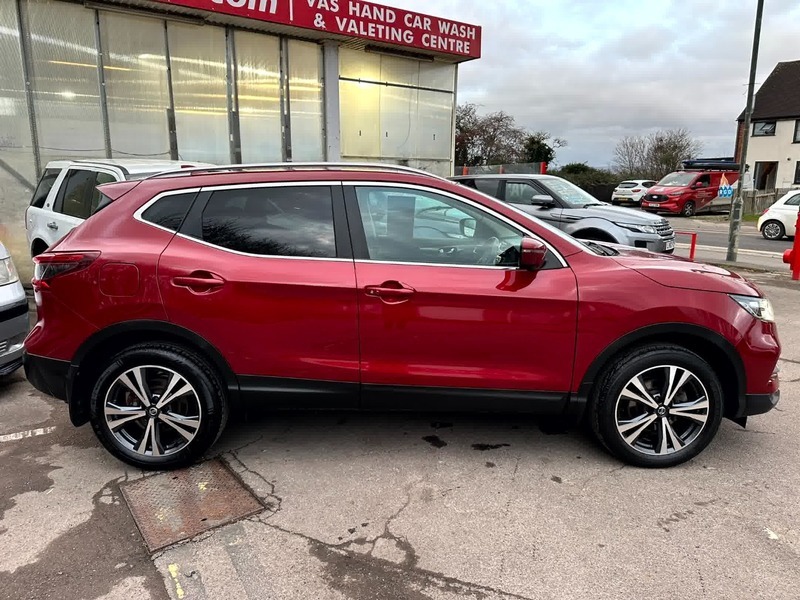 Nissan Qashqai N-connecta Dci FE18BAV Red #2