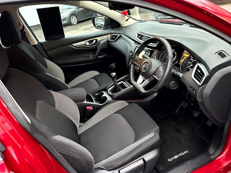 Nissan Qashqai N-connecta Dci FE18BAV Red #4