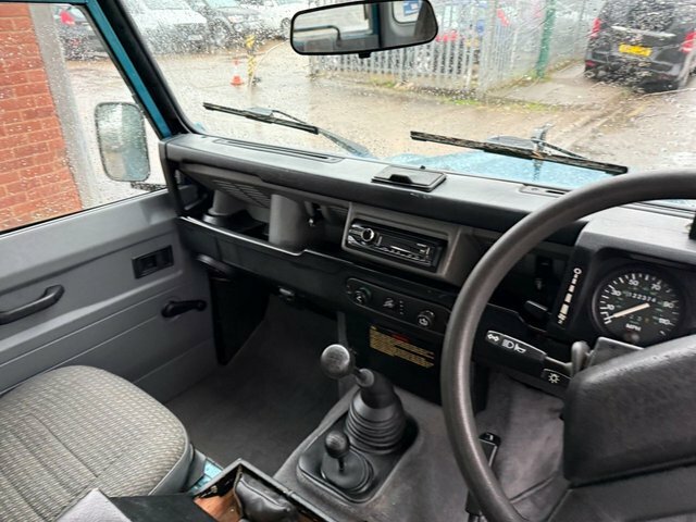 Land Rover Defender Pu Tdi 95 Green #9