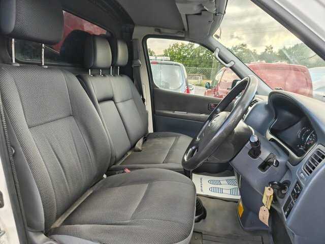 Toyota HiAce Panel Van 2.5 280 D-4d 200959 White #2