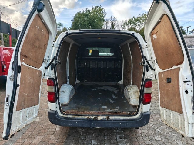 Toyota HiAce Panel Van 2.5 280 D-4d 200959 White #22